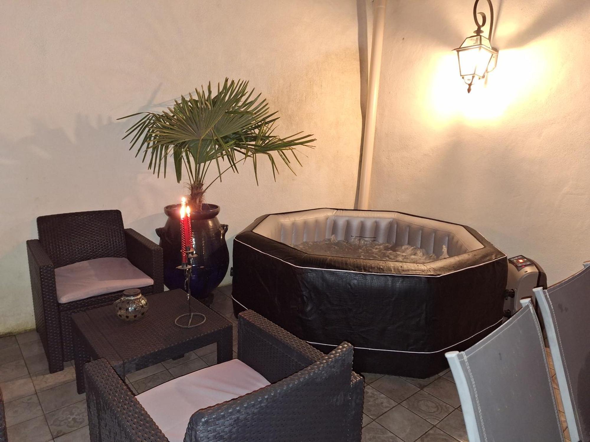 La Bonbonniere Gite De Charme Avec Jacuzzi Malaucène エクステリア 写真